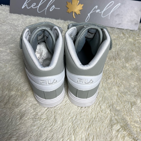 Big boys NEW FILA high top sneaker - Picture 2 of 9
